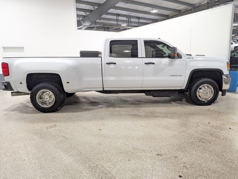 Used 2019 GMC Sierra 3500 4x4 Crew Cab image 2