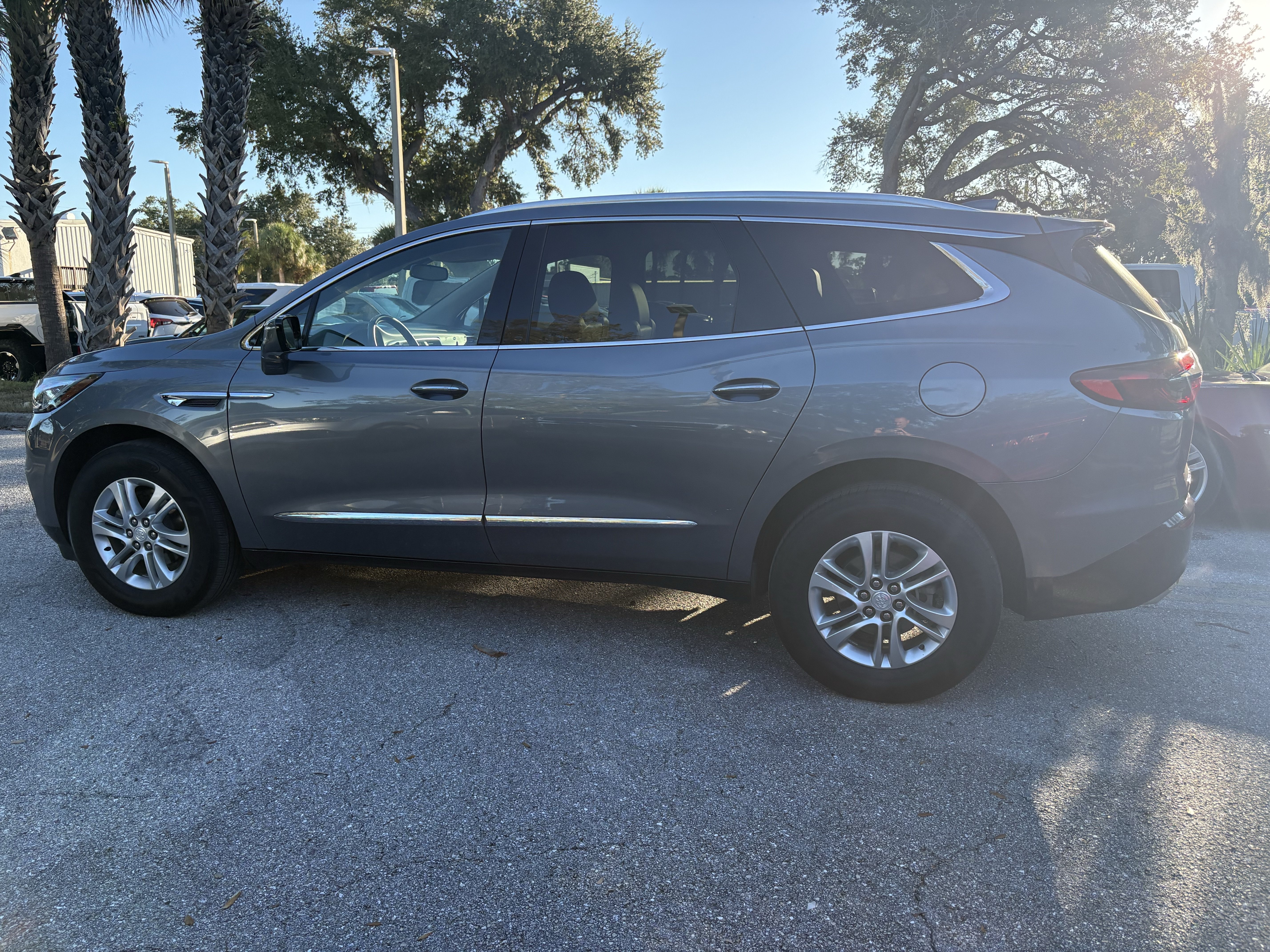 Used 2021 Buick Enclave Essence FWD image 4