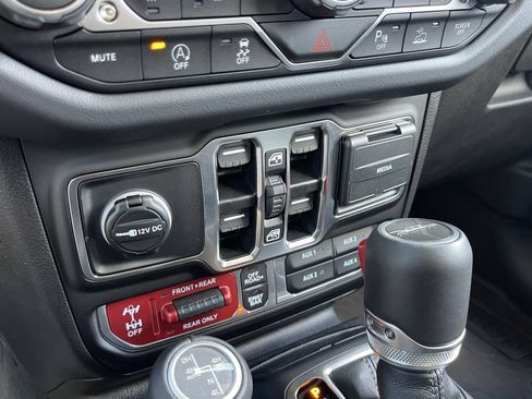 Used 2025 Jeep Gladiator Rubicon AWD/4WD image 26