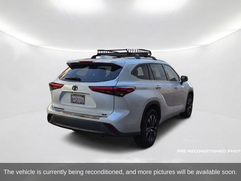 Used 2022 Toyota Highlander XLE FWD image 6