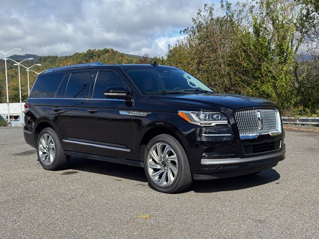 Used 2024 Lincoln Navigator Reserve AWD/4WD image 9