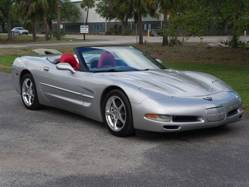 Used 2004 Chevrolet Corvette Convertible w/ Preferred Equipment Group RWD image 28