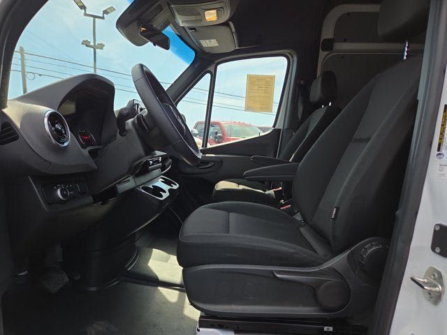Used 2025 Mercedes-Benz Sprinter 2500 image 9