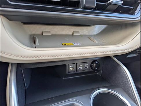 Used 2023 Toyota Highlander XLE image 20