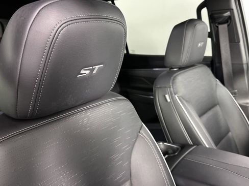 Used 2025 Buick Enclave Sport Touring image 27