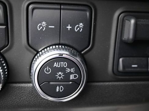 Used 2023 GMC Yukon AT4 w/ Technology Package AWD/4WD image 24