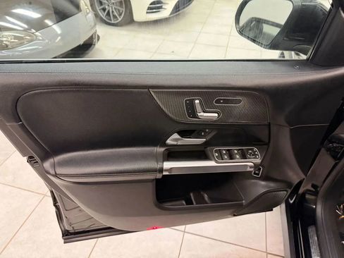 Used 2021 Mercedes-Benz GLB 250 4MATIC w/ Premium Package image 13