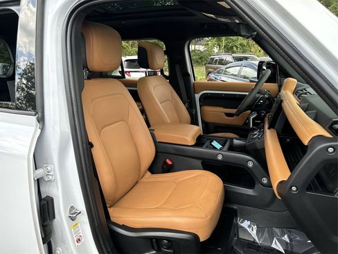 Used 2023 Land Rover Defender 110 V8 image 36