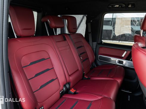 Used 2026 Mercedes-Benz G 63 AMG 4MATIC w/ AMG Performance Package image 35