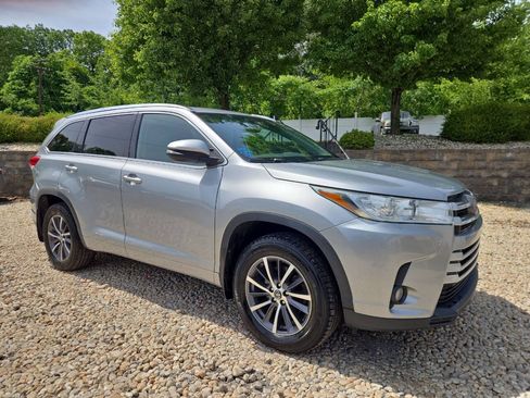 Used 2018 Toyota Highlander XLE AWD/4WD image 1
