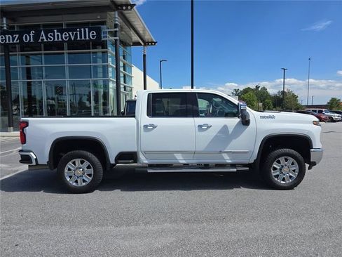 Used 2024 Chevrolet Silverado 2500 High Country w/ Technology Package AWD/4WD image 2