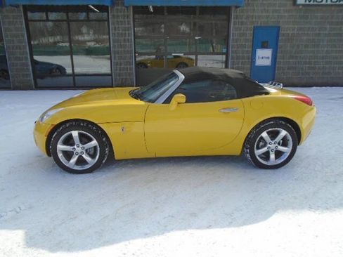 Used 2007 Pontiac Solstice Convertible w/ Premium Package image 9