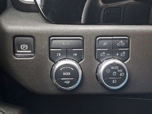 Used 2024 GMC Sierra 1500 SLT AWD/4WD image 23