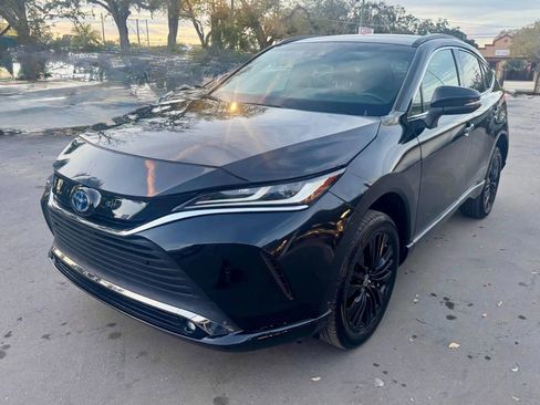 Used 2024 Toyota Venza Limited image 18