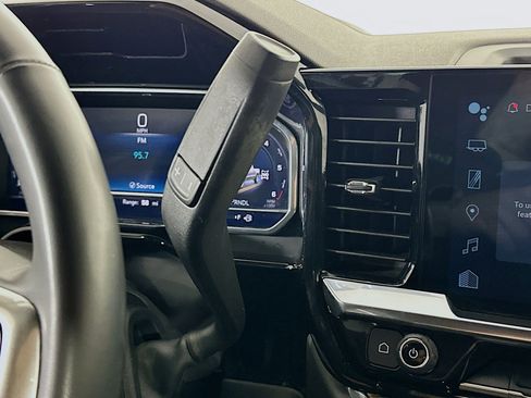 Used 2024 Chevrolet Silverado 1500 LT image 24