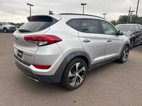 Used 2016 Hyundai Tucson Limited w/ Option Group 03 FWD image 5
