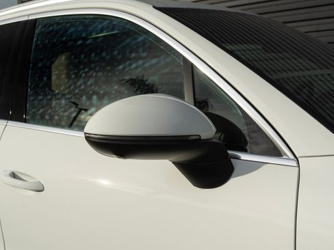 Used 2023 Porsche Cayenne AWD/4WD image 16