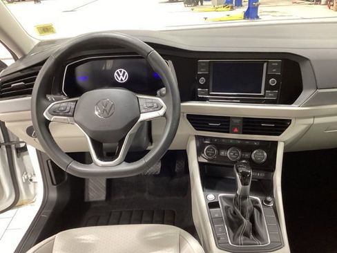Used 2024 Volkswagen Jetta SE w/ Black Wheel Package image 6