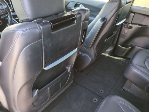 Used 2021 Chrysler Pacifica Touring-L w/ Uconnect Theater Family Group AWD/4WD image 18