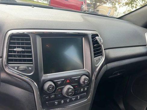 Used 2017 Jeep Grand Cherokee Altitude AWD/4WD image 11