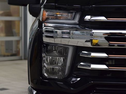 Used 2022 Chevrolet Silverado 3500 High Country w/ Z71 Off-Road Package AWD/4WD image 12