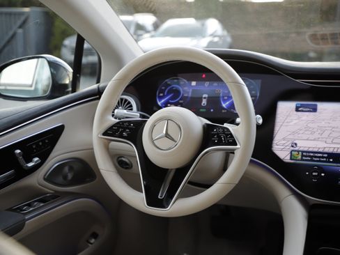 Used 2022 Mercedes-Benz EQS 580 4MATIC Sedan image 19