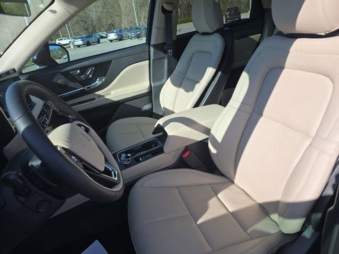 New 2026 Lincoln Corsair Premiere image 14