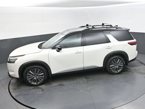 Used 2024 Nissan Pathfinder SL w/ SL Premium Package FWD image 31