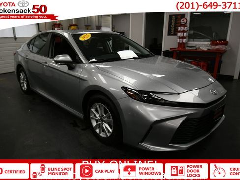 Certified 2025 Toyota Camry LE image 1