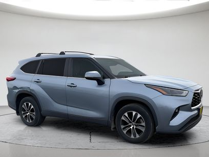 Used 2022 Toyota Highlander XLE