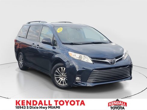 Used 2019 Toyota Sienna XLE image 1
