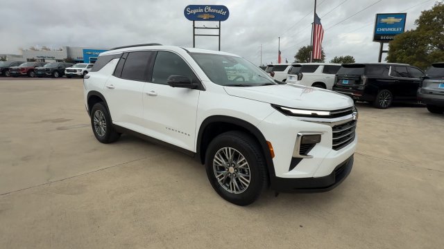 Certified 2026 Chevrolet Traverse LT w/ Driver Confidence Package FWD image 2