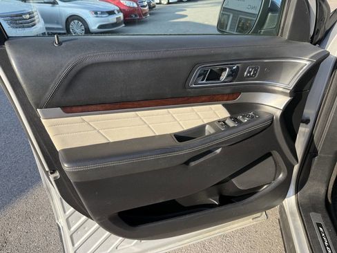 Used 2016 Ford Explorer Platinum image 10