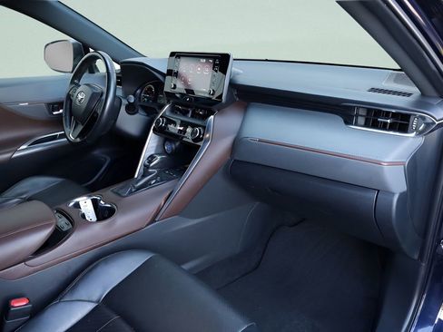 Certified 2021 Toyota Venza XLE w/ Softex Package image 28