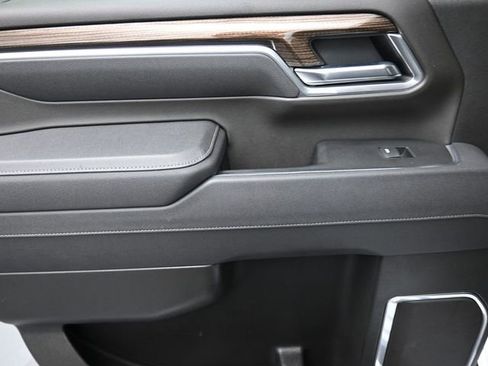 Used 2025 Chevrolet Silverado 2500 LT w/ Convenience Package image 19