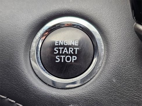 Used 2023 Toyota Highlander LE image 27