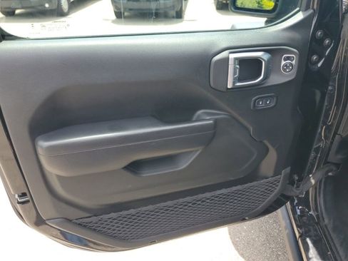 Used 2024 Jeep Wrangler Unlimited Rubicon AWD/4WD image 8