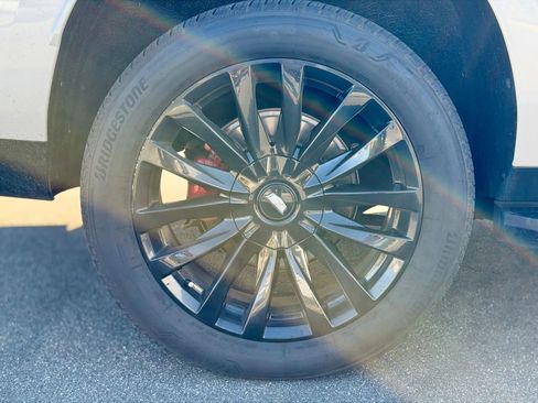 Used 2024 Cadillac Escalade ESV Luxury image 12