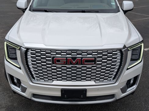 Used 2024 GMC Yukon XL Denali w/ Advanced Technology Package image 12