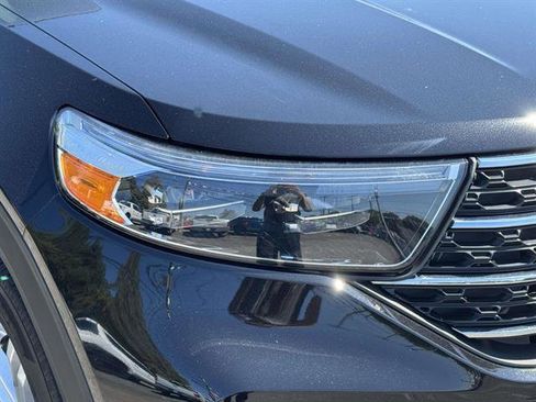 Used 2022 Ford Explorer XLT w/ Equipment Group 202A image 7