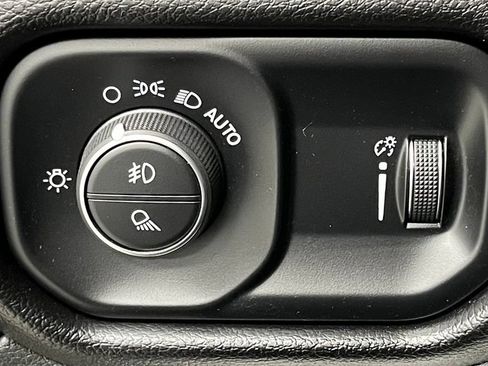 Used 2025 RAM 2500 Big Horn AWD/4WD image 32