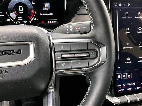 Used 2025 GMC Acadia Denali FWD image 25