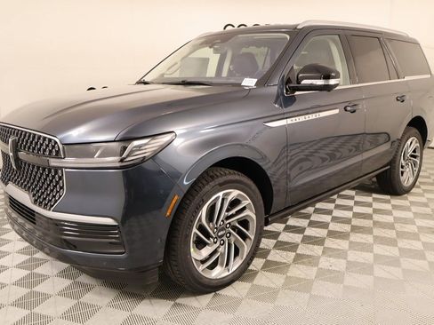 New 2025 Lincoln Navigator Reserve AWD/4WD image 10