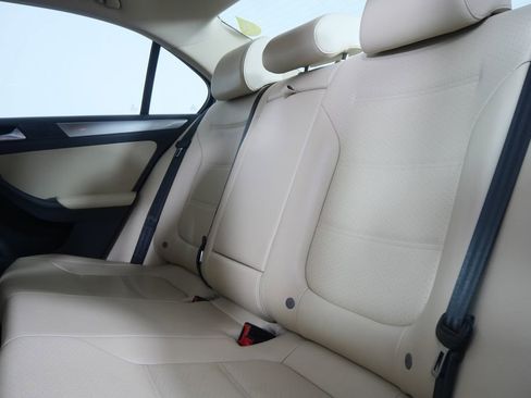 Used 2017 Volkswagen Jetta SE image 15