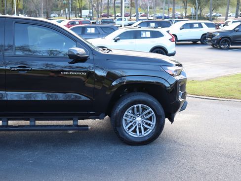 Used 2024 Chevrolet Colorado LT w/ LT Convenience Package III image 6