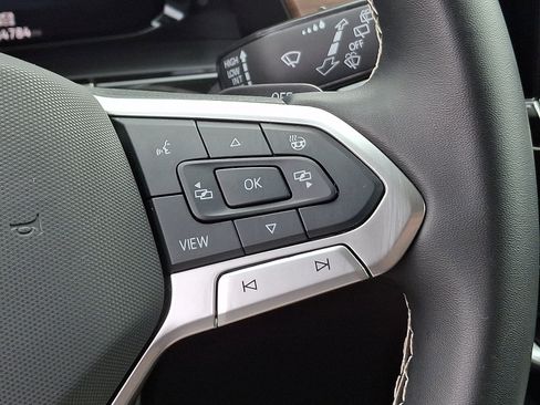 Used 2025 Volkswagen Atlas SE FWD image 21