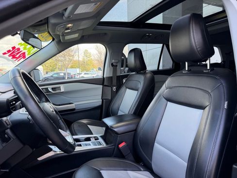 Used 2022 Ford Explorer XLT w/ Equipment Group 202A image 11