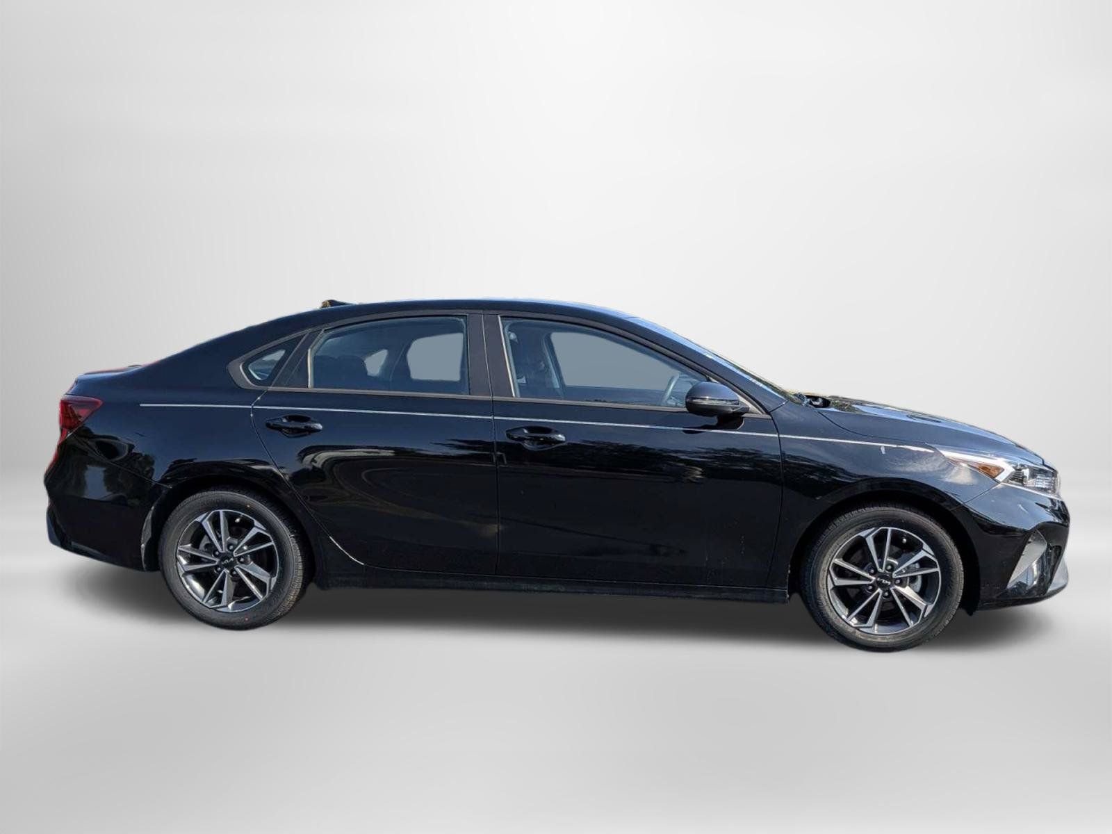Used 2023 Kia Forte LXS w/ LXS Technology Package FWD image 3