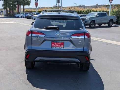 Used 2022 Toyota Corolla Cross LE AWD/4WD image 9