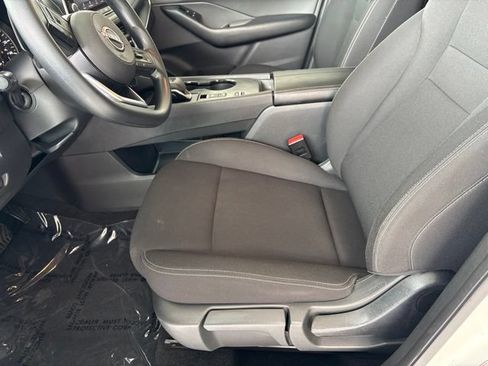 Used 2024 Nissan Rogue S FWD image 19